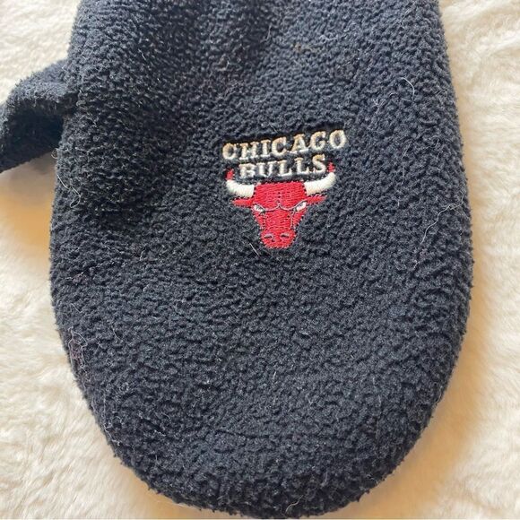 NBA Official License Chicago Bulls Thinslate Fleece Mittens - Picture 5 of 8